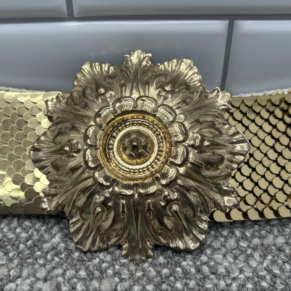 Women Belt Elastic‎ Textured Large Golden Color Clasp Wide VTG Castle H18